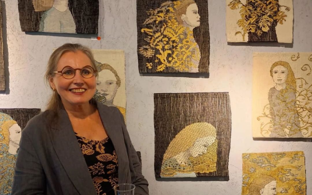 AINO KAJANIEMEN AAVISTUS-NÄYTTELY AVAUTUNUT OULUSSA